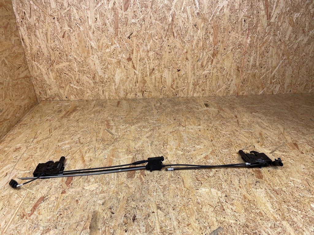 фото №9, Замок крепление засов капот комплект левый правый vw t-cross 8s0823509 2gm823535