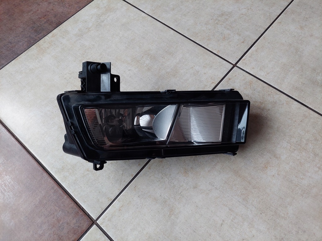 фото №1, Лівий протитуманна фара - vw touran iii - 5ta - 2015 !!!