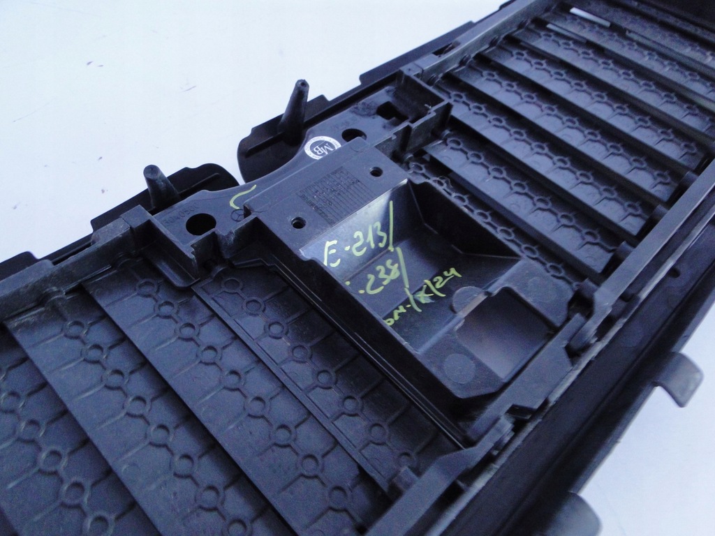 фото №10, Mercedes cls 257 eqc n293 293 воздуховод воздуха жалюзи верхний