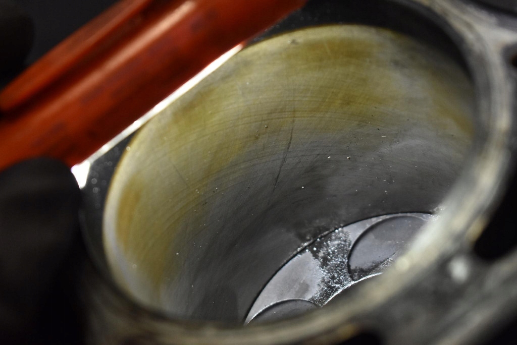 Купити Блок низ  двигуна wał 6110110501 mercedes c-klasa w203 2.2 cdi 122 km 00-04