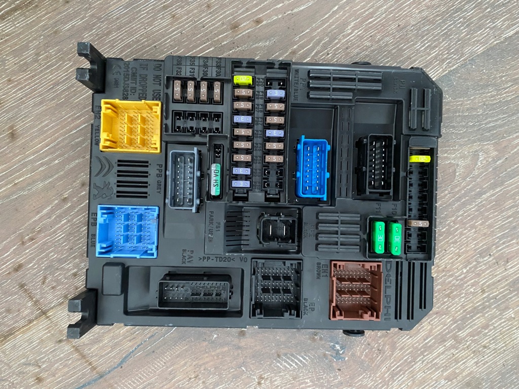 фото №1, Opel corsa f коробка предохранителей модуль bsi 9830707680 оригинал