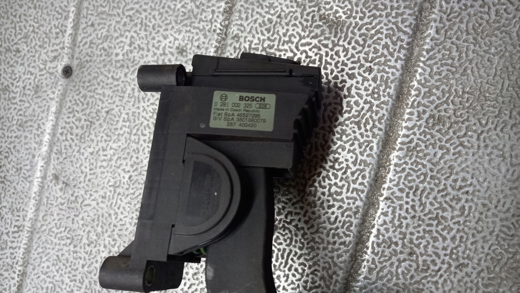 фото №5, Потенциометр газа fiat punto ii 03r 1.2b 0281002325