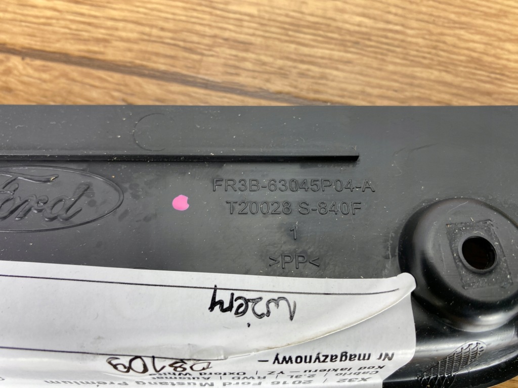 Заглушка мат вкладка бардачка гумовий елемент ford mustang vi 2015+ америка Зі Шроту