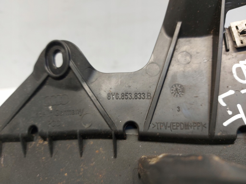 фото №8, Audi a3 8y5 sedan бризковик правий задня