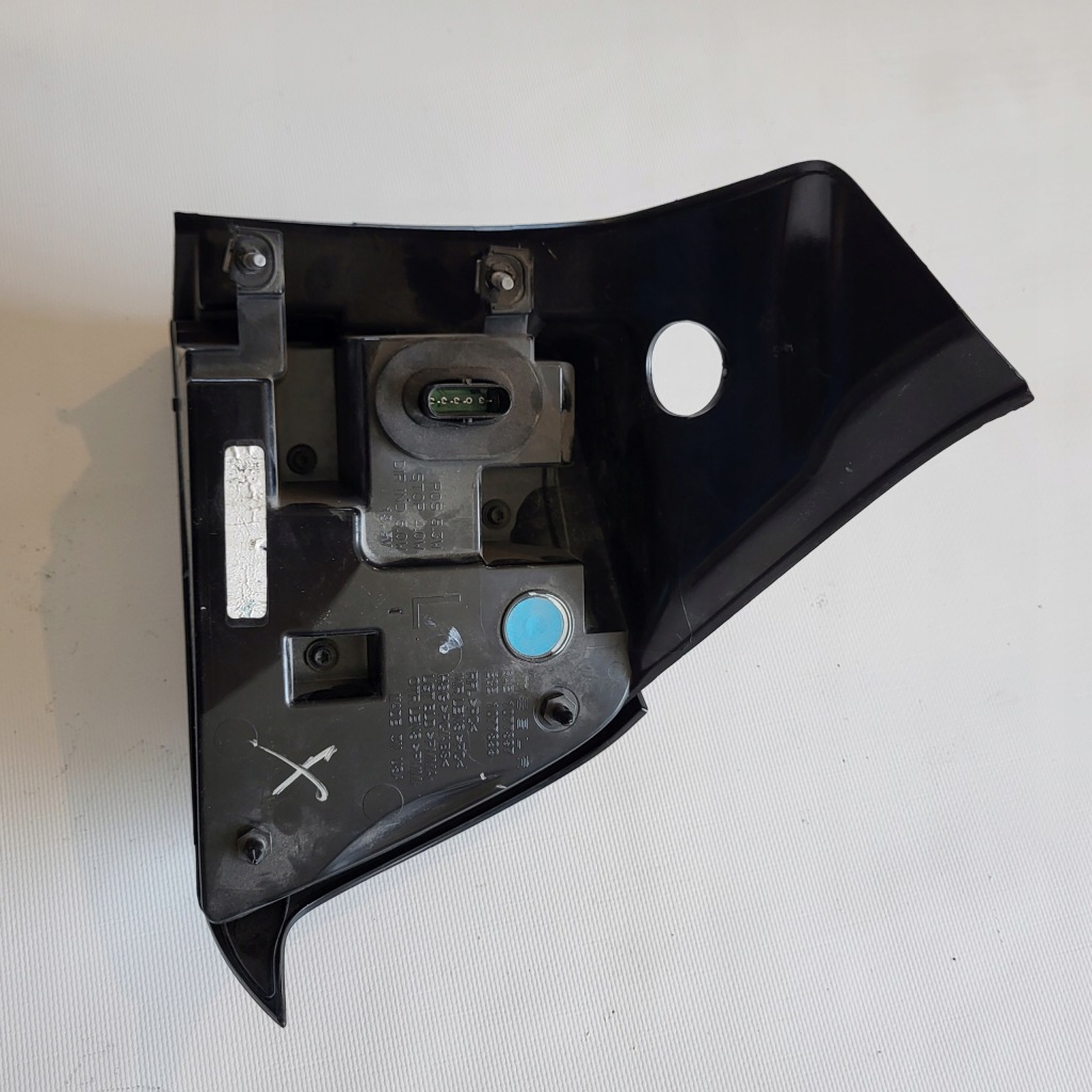 фото №12, Лампа ліва задня задня tesla 3 1077399-00 1077397-00