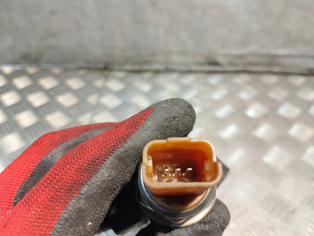 фото №7, Молдинг упорскування 9824940080-00 + датчик 9676643880 peugeot 301 1.6 hdi