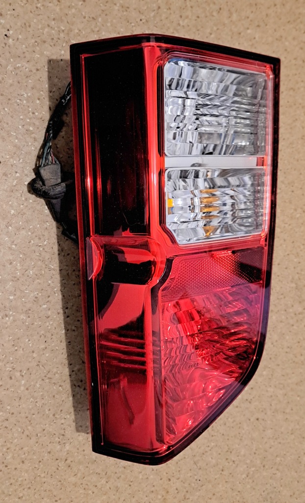 фото №4, Nissan pathfinder r51 лампа правая задняя x99