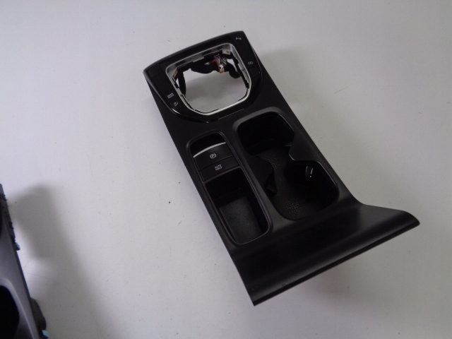 фото №1, Панель туннель рамка hyundai tucson iv 2020-