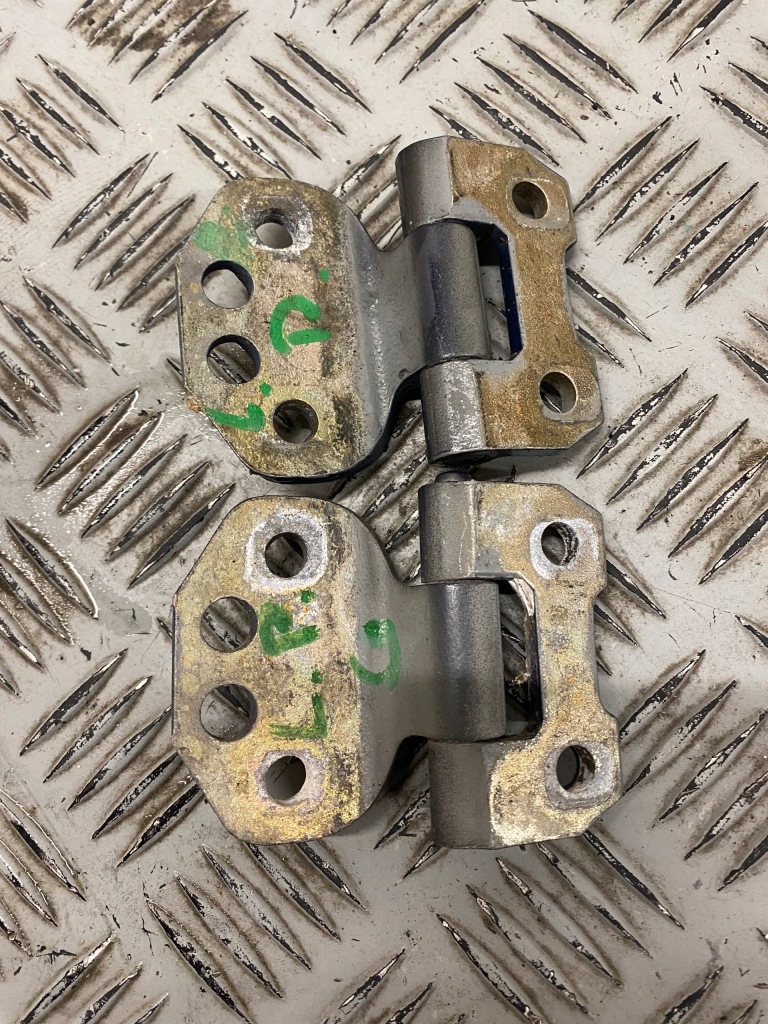 Купить Петли дверь левая mercedes w124 купе комплект