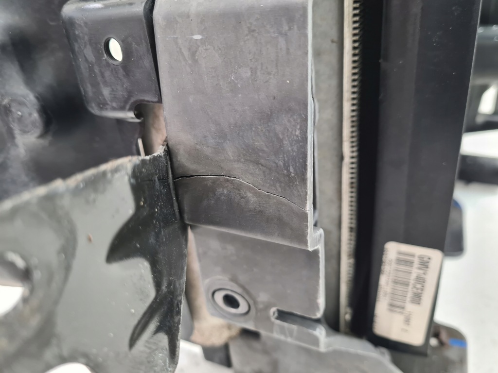 фото №13, Peugeot 508 i 1.6 e-hdi pas передній радіатор