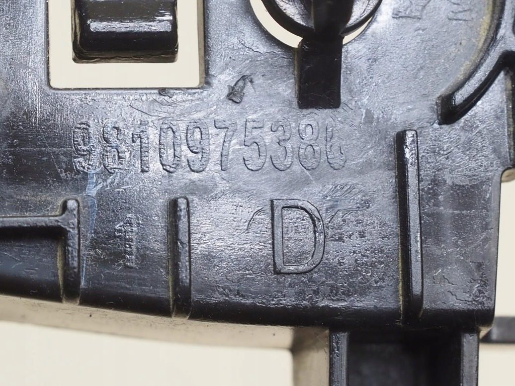 Кронштейн  кронштейн бампера правая  перед peugeot 3008 2 5008 2 европа  9810975380 Киев