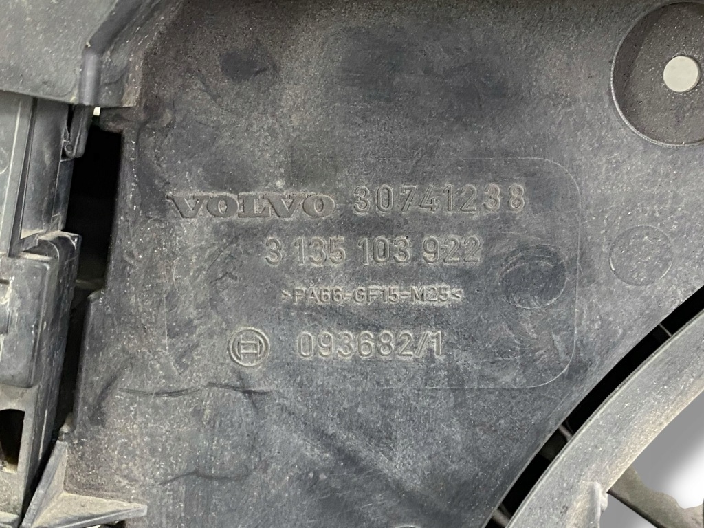 Купити Volvo s60 2400cm3 2006 електричний вентилятор радіатора седан 30741238