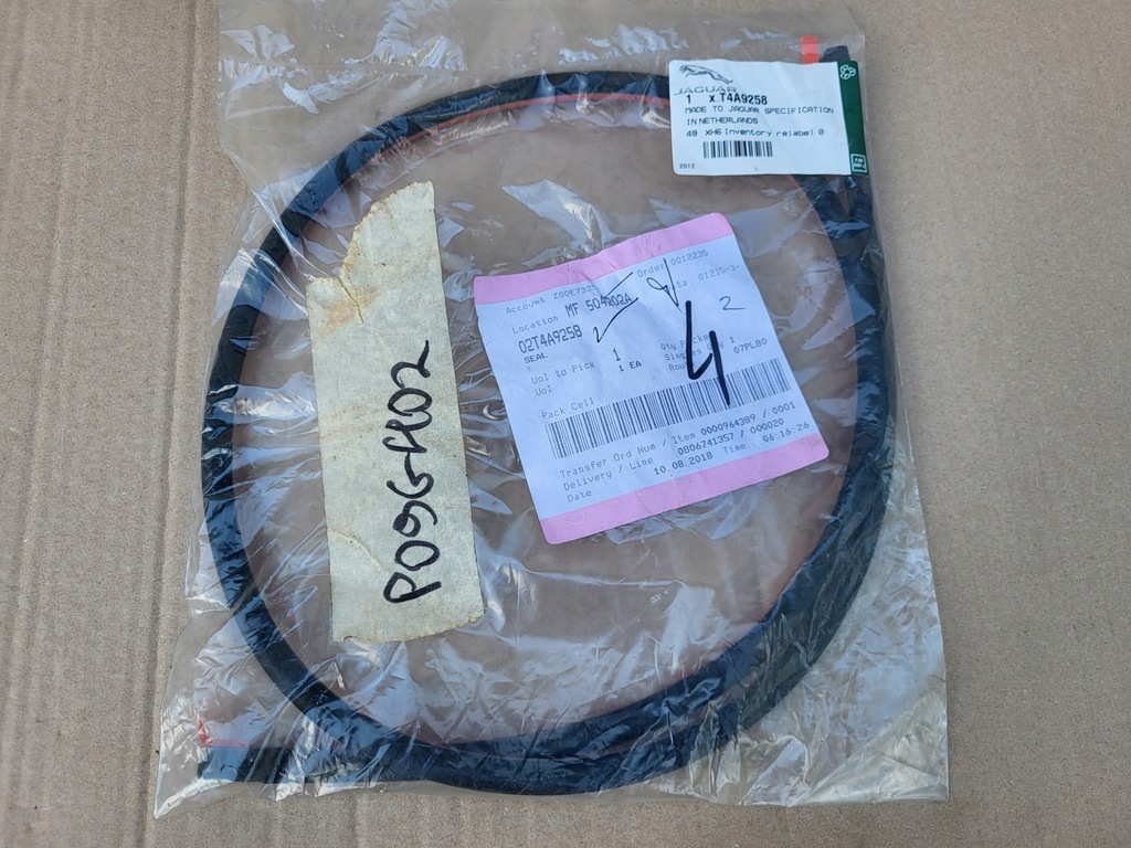 фото №1, Jaguar f-pace прокладка панорами дах nowa oryg!