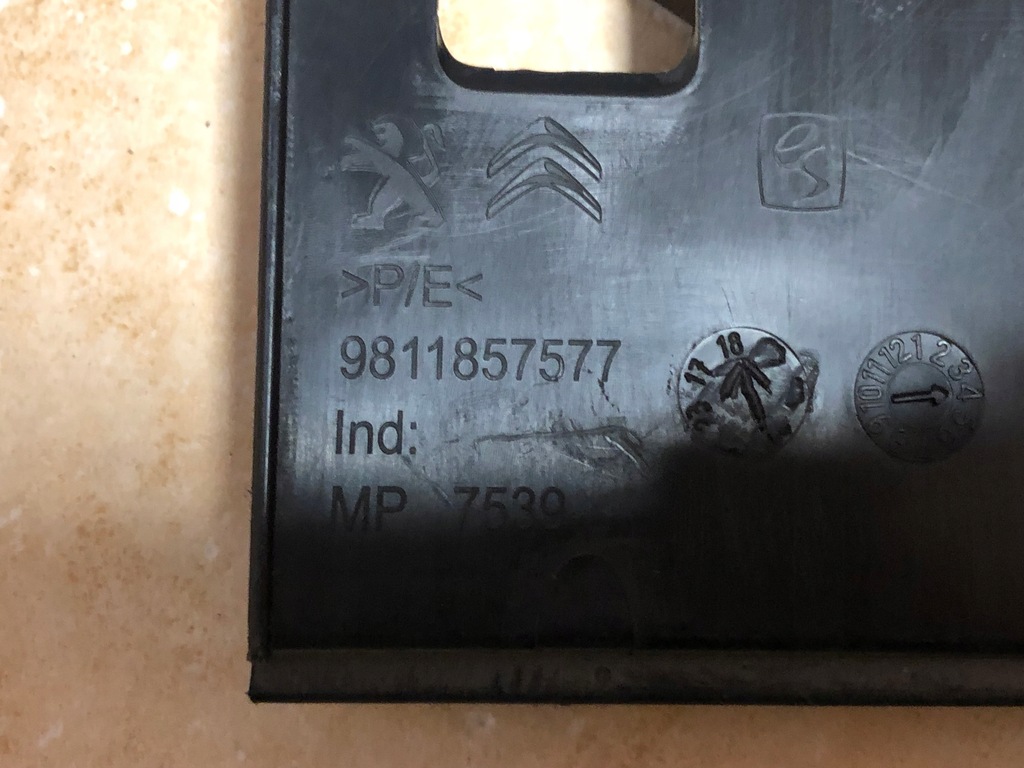 фото №9, Citroen оригинальный номер 9811857577 защита поперечина заднего c3 iii