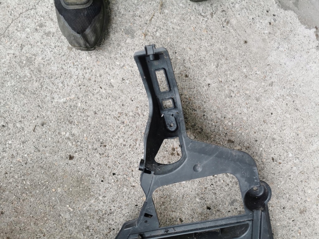 фото №3, Напрямна бампера правий задня renault laguna iii hb