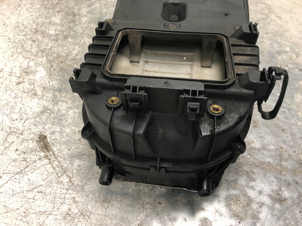 фото №5, Корпус фільтра повітря mercedes w204 a6510901101