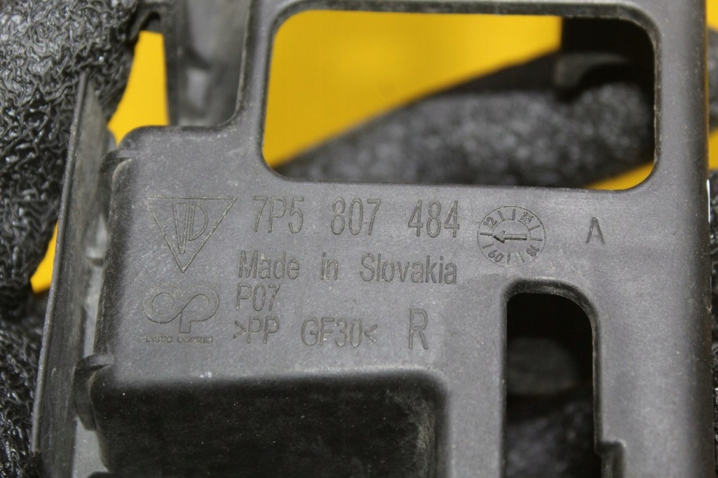 Напрямна кронштейн бампера правий задня porsche cayenne ii 7p5807484a Недорого