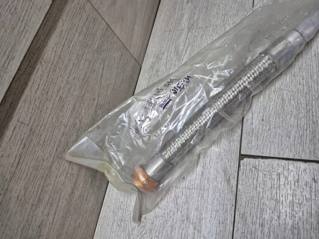 16696. ferrari 599 шланг труба радіатор оливи 225633 Ціна