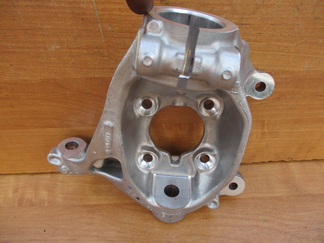 фото №11, Bmw i3 i01 поворотный кулак правая перед 6852160 189159