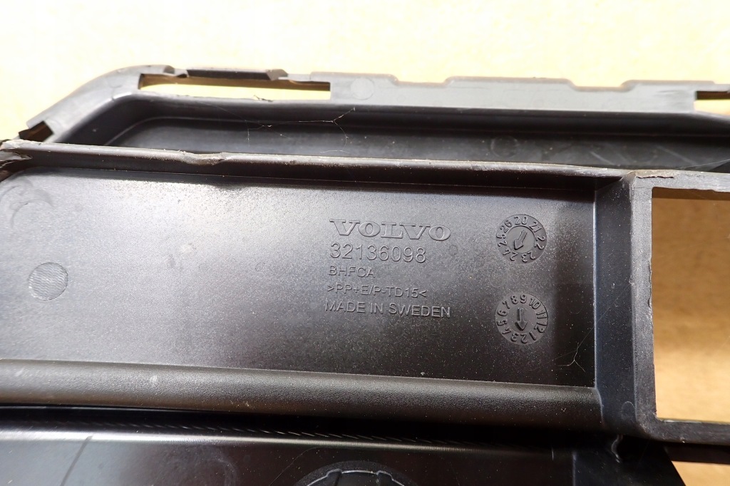 Volvo xc40 ii lift 22- решётка радиатора решётка радиатора решётка бампера передняя 32136098 оригинальный номер Доставка