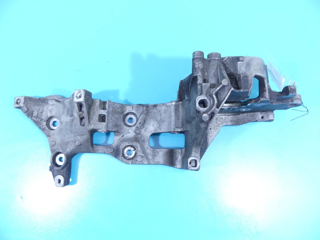 фото №3, Основа кронштейн генератора skoda octavia iii 1.6tdi