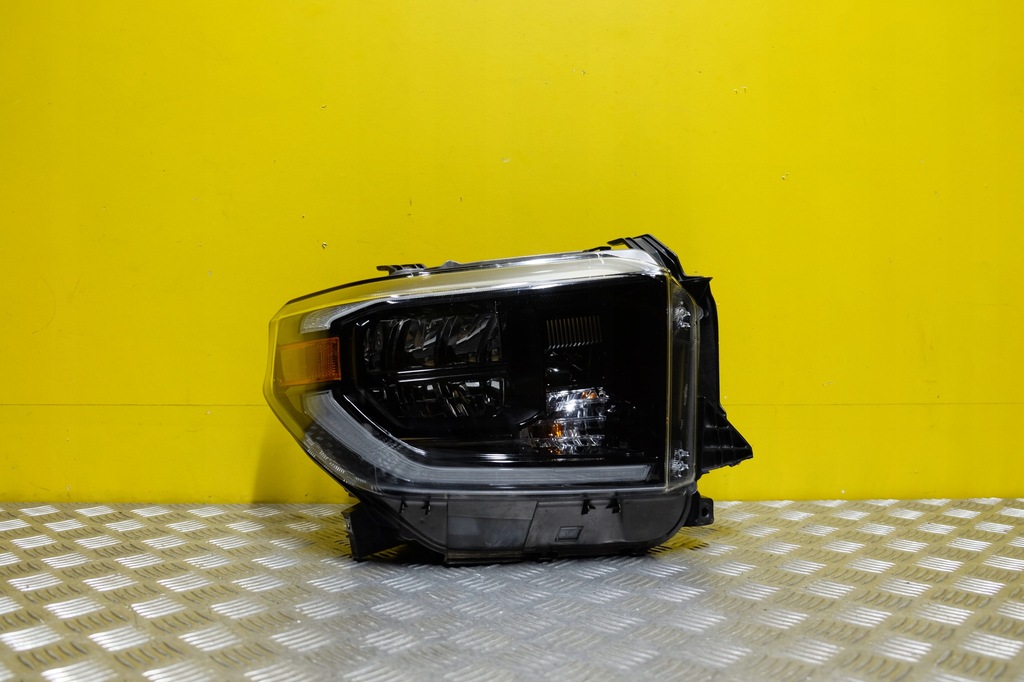 фото №1, Toyota tundra 2018- фара лампа led czarna права usa