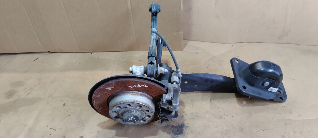 фото №1, Поворотний кулак ступиця важіль підвіска правий задня vw t-roc 1.5 tsi 20r