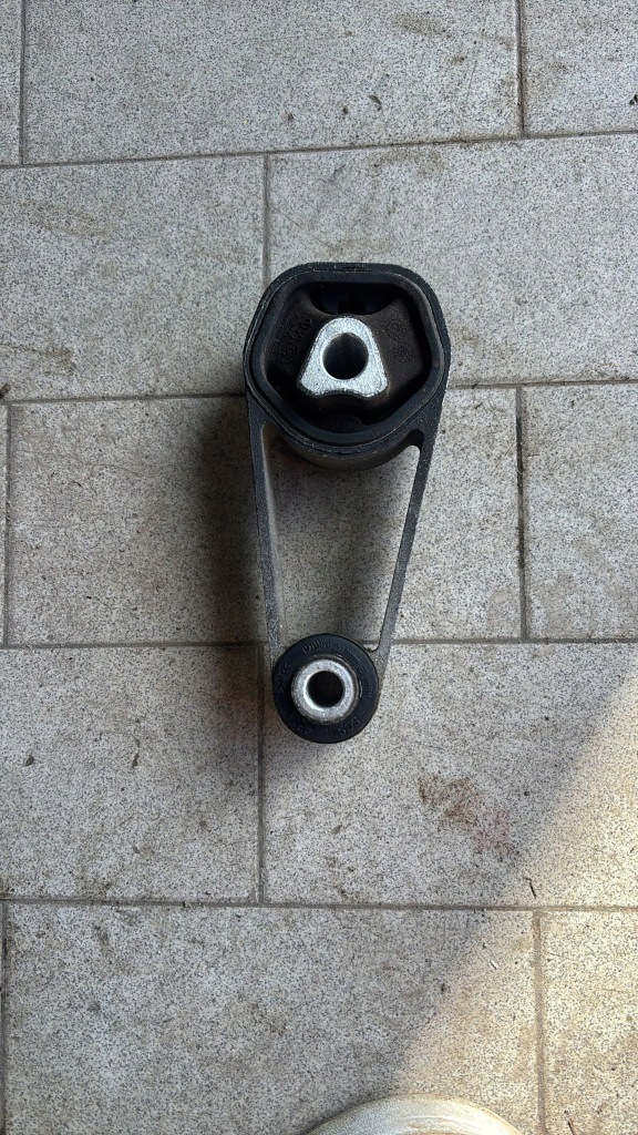 Купити Кронштейн подушка кронштейн dacia spring