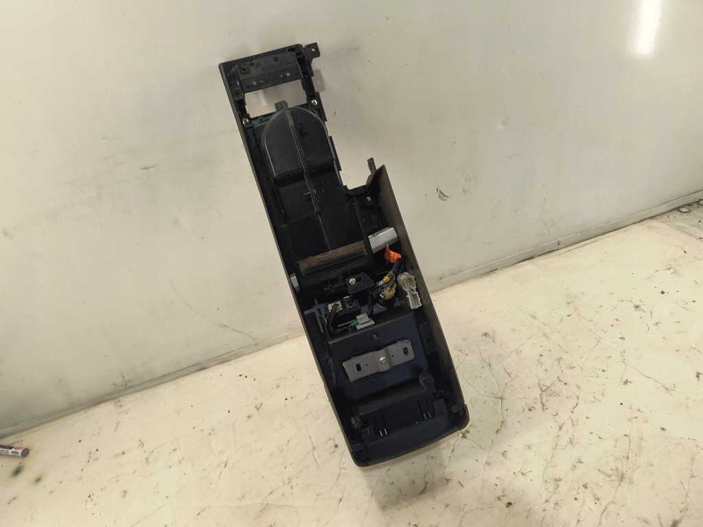 фото №5, Subaru impreza gh подлокотник туннель средний sti подстаканник