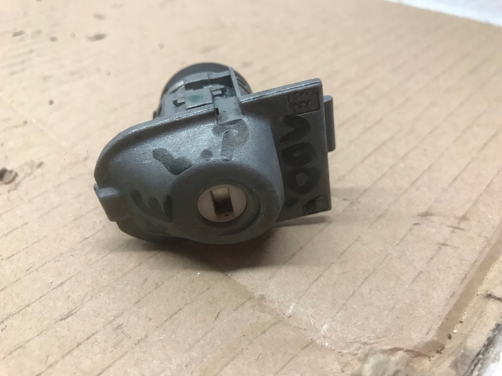 фото №1, Jaguar xe вкладка замка двері лівий перед