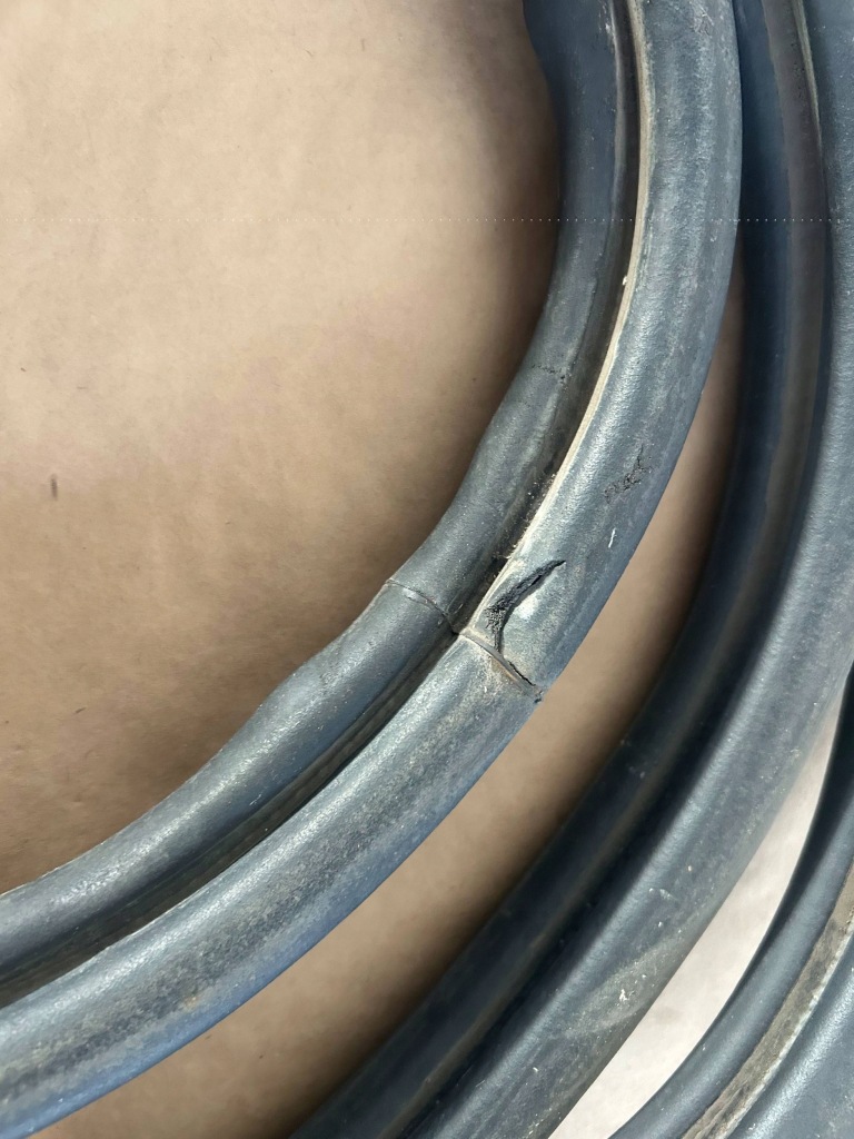 Гумовий прокладка багажника renault scenic 2 Ціна