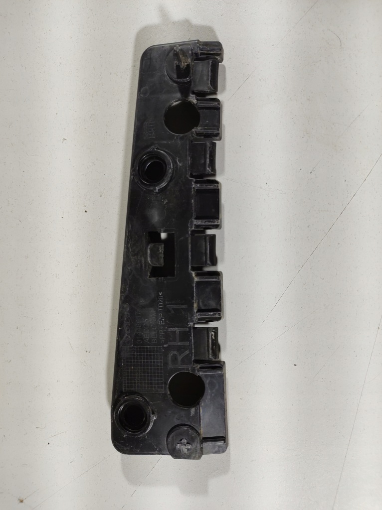 фото №1, Volvo v60 18r- напрямна кронштейн праве