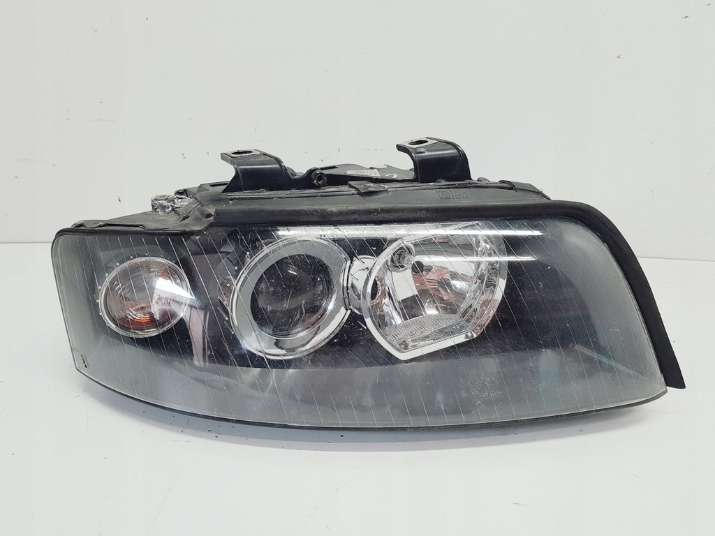 фото №1, Audi a4 b6 правая лампа перед передняя 8e0941030t