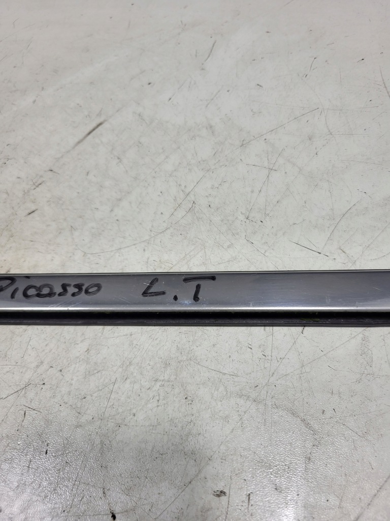 Молдинг уплотнитель стекло дверь левый задний citroen c4 picasso 2 9677094780 Недорого