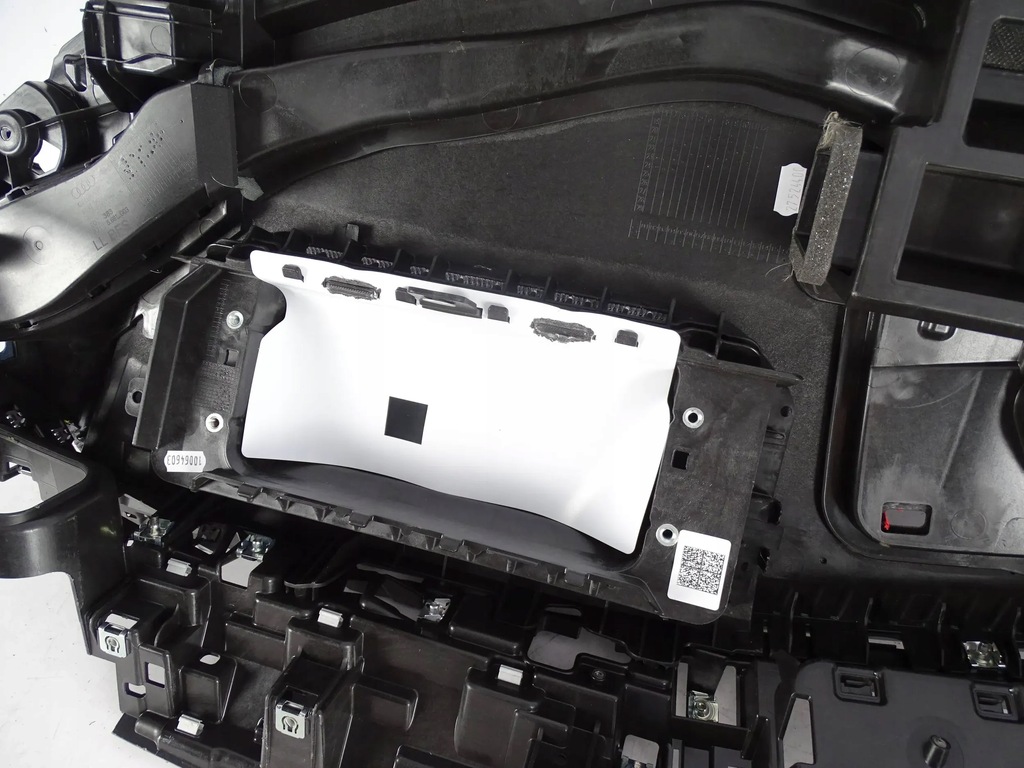 фото №9, Приборная панель консоль audi e-tron gt rs 4j3 czarna nić 4j3857003