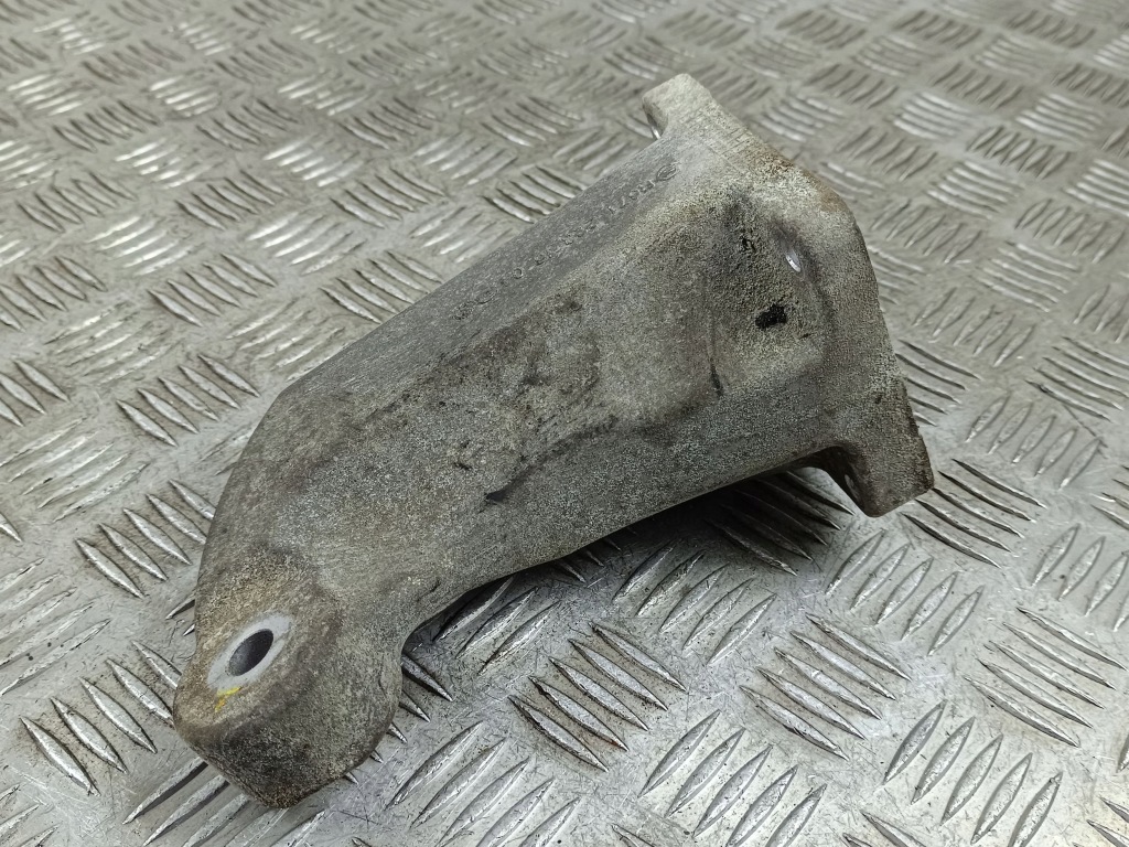 Купити 2019 ssangyong rexton кронштейн двигуна r6712231604