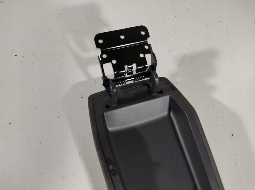 фото №12, Hyundai ioniq 17r- подлокотник