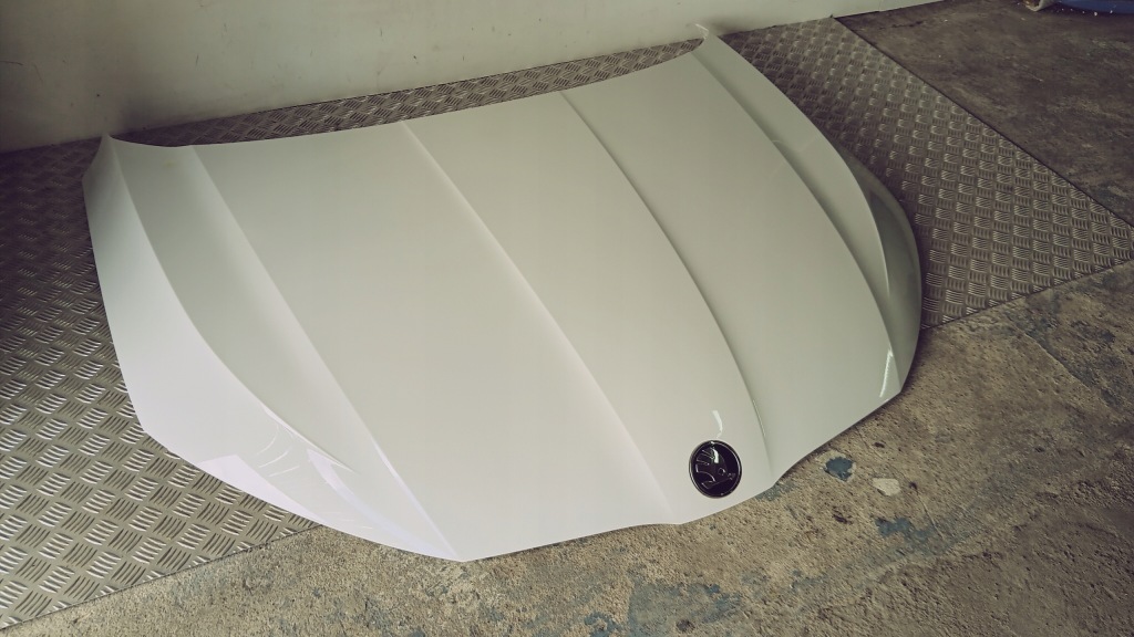 Капот двигателя skoda octavia iv 5e3 19-25 оригинал белый хорошее состояние Оригинал