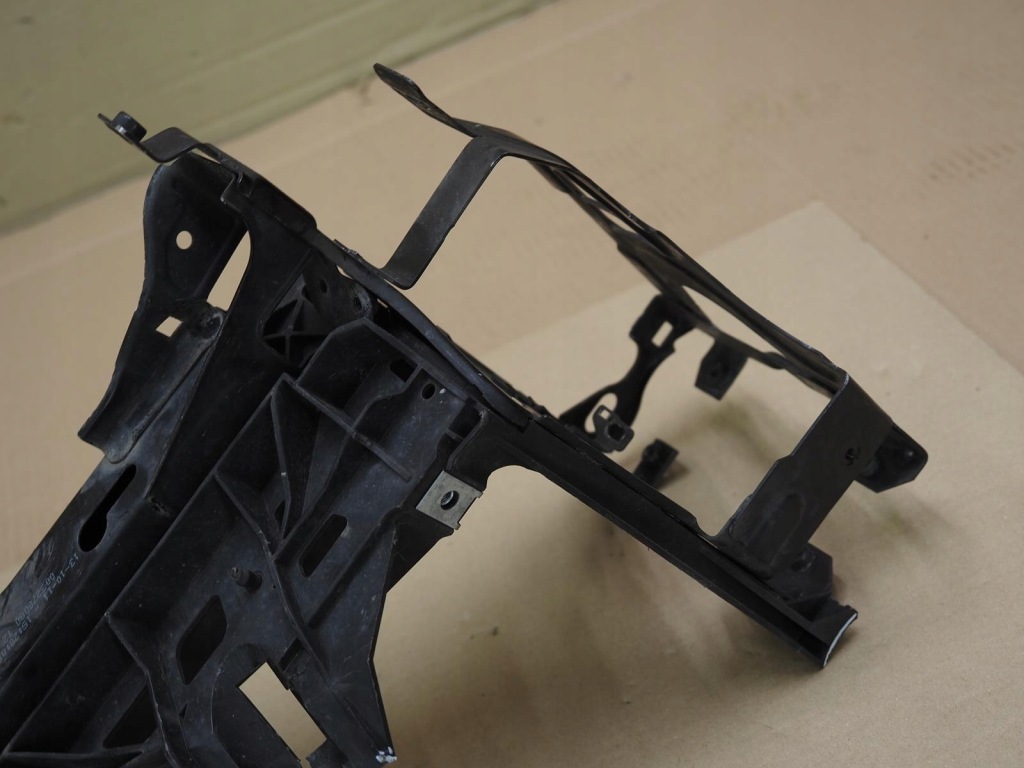 Панель фары кронштейн кронштейн поперечина bmw 5 gt f07 левое  51647200777 Цена