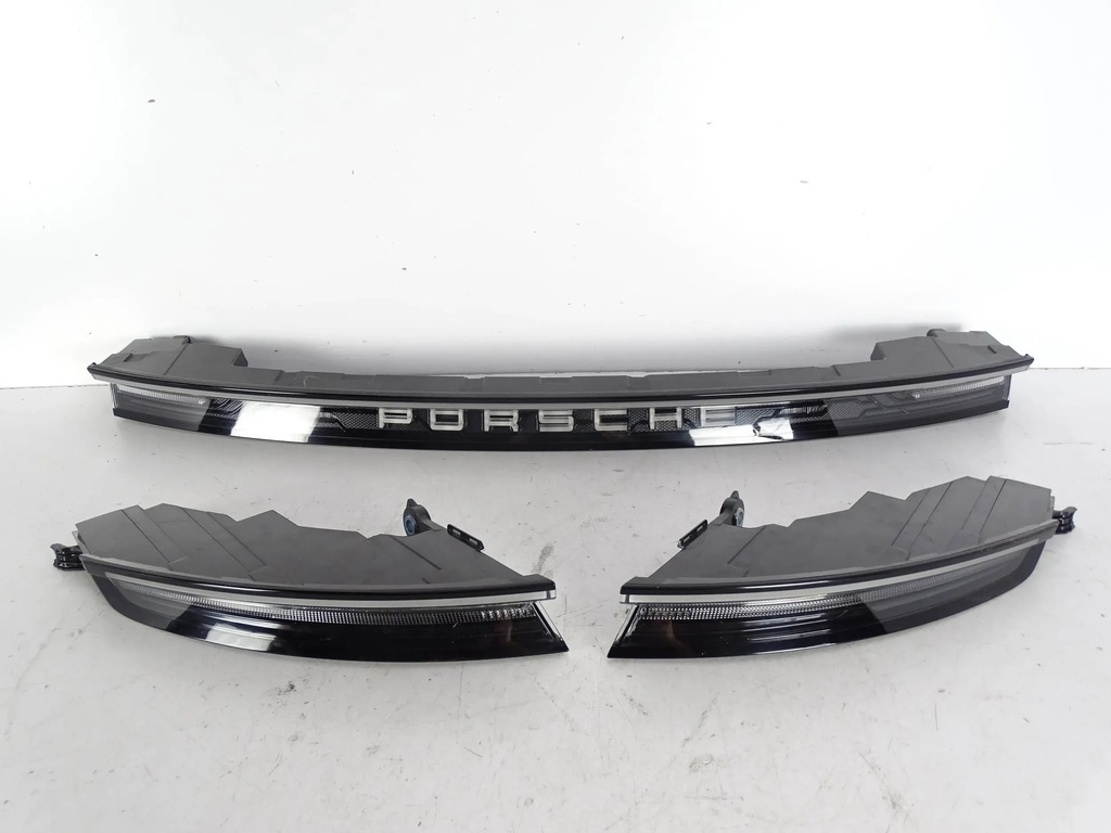 фото №1, Лампы задние porsche taycan base комплект 9j1945082b base1