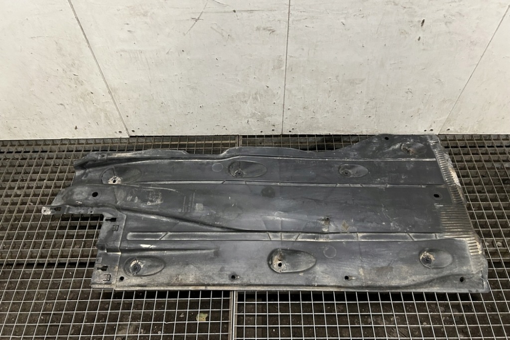 Правая накладка подвеска audi a3 limousine 8vs, 8vm 5q0825202l 1.4l бензиновый Киев