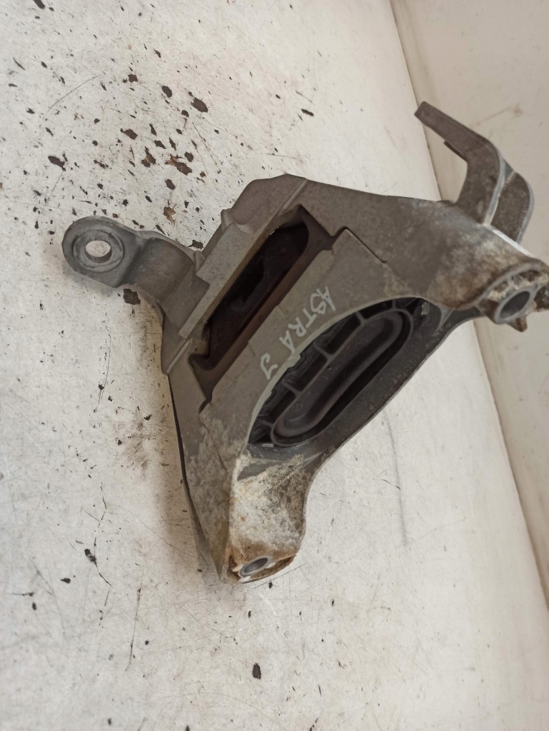 Opel astra j 1.4t кронштейн подушка двигуна 13248472 Оригінал