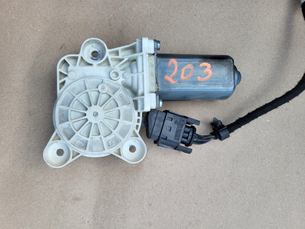 Моторчик подъемника стекло правый перед жгут mercedes c-kl w203 оригинальный номер европа Доставка