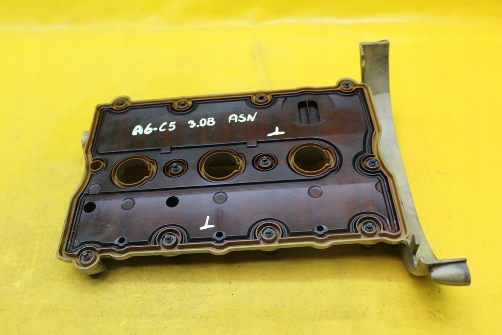 фото №7, Кришка клапанів ліва a6 c5 3.0 asn 06c103471