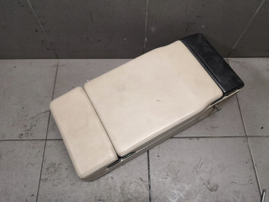 фото №1, Підлокітник сидіння задня audi a8 d2 кремовий