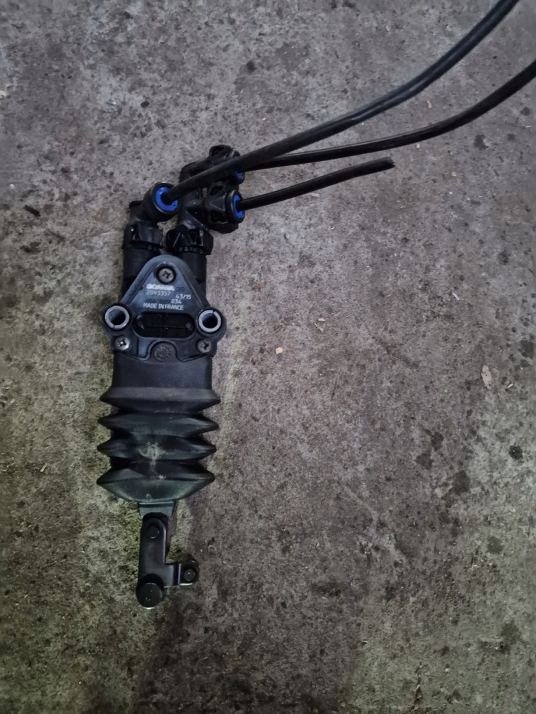 фото №1, Клапан вирівнювальний poziomka подушок scania r 2093357