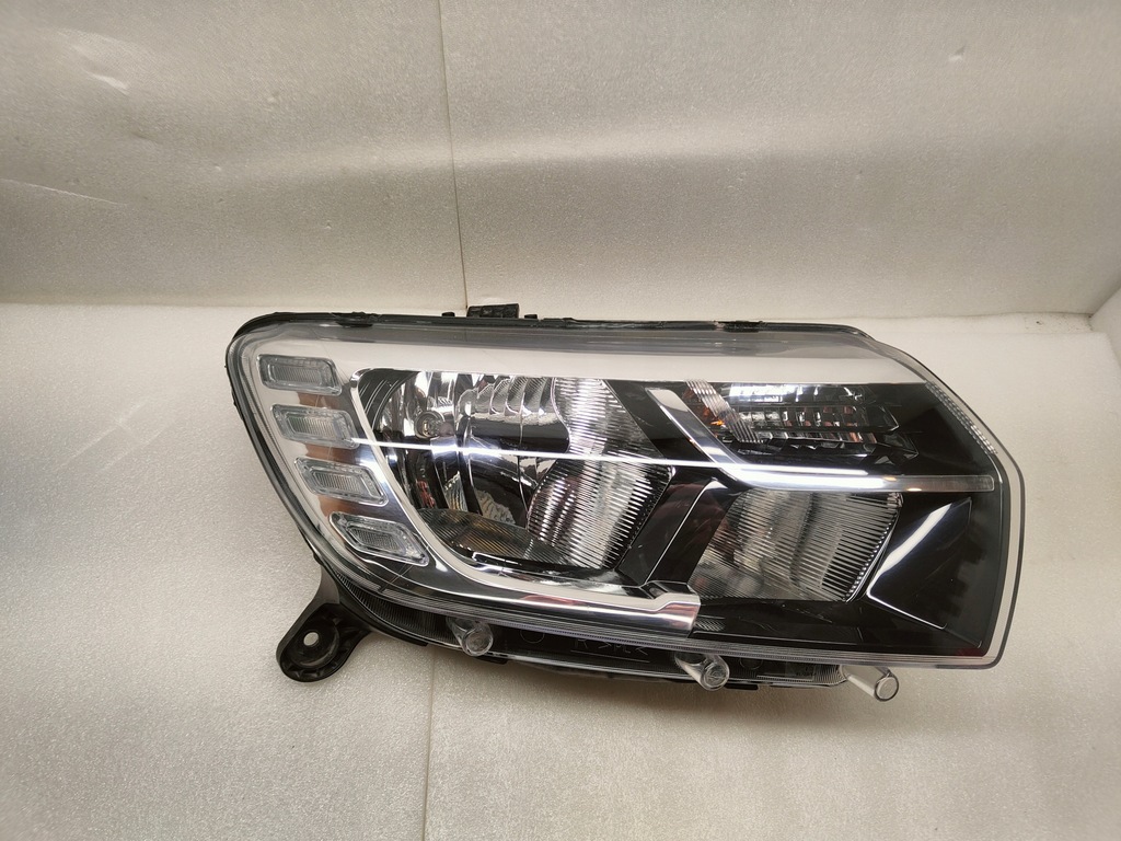 фото №1, Dacia sandero i zw с led лампа правый перед 260105925r