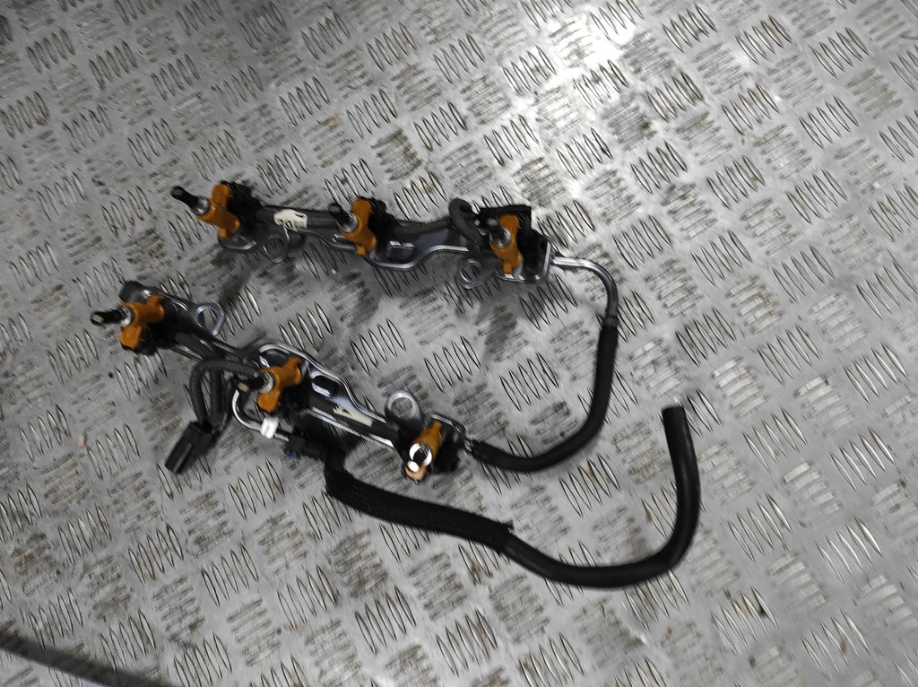 фото №1, Toyota sienna 2017-2020 молдинг впрыскная форсунки