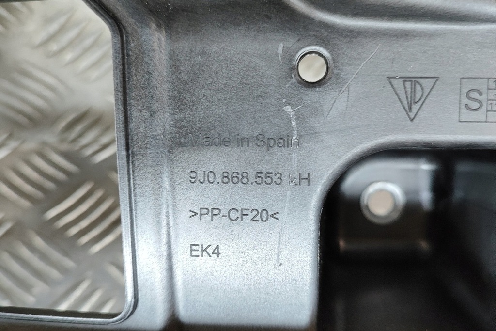 фото №6, Porsche taycan cross turismo задній лівий кронштейн стійка c 9j0868553 2021