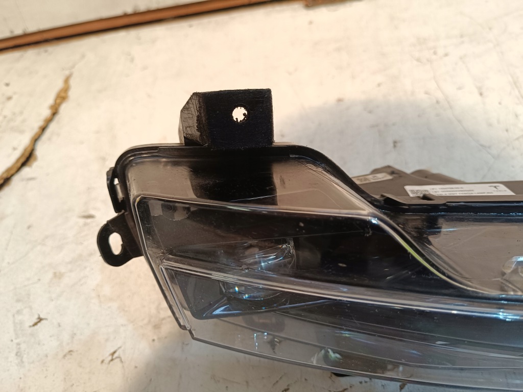 фото №3, Протитуманна фара tesla 3 перед правий